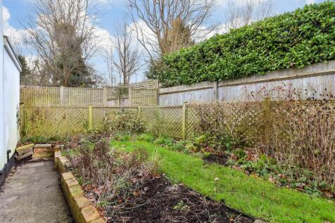 2 bedroom ground floor maisonette for sale