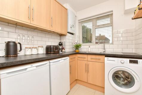 1 bedroom ground floor flat for sale