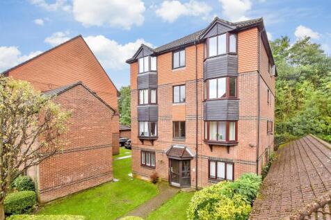 2 bedroom ground floor flat for sale