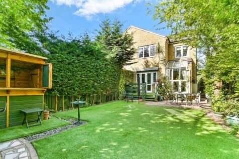 4 bedroom semi-detached house for sale