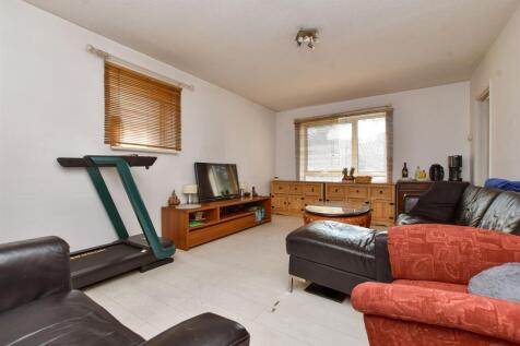 2 bedroom ground floor flat for sale