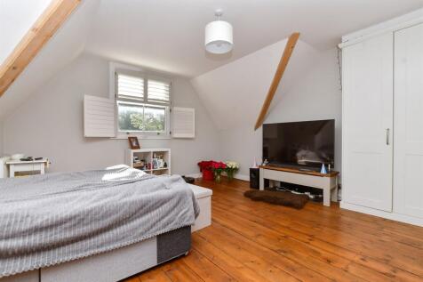 3 bedroom flat for sale