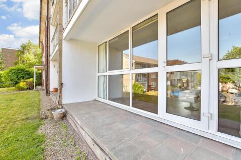 2 bedroom ground floor flat for sale