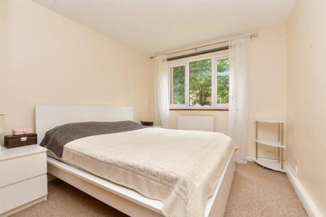 1 bedroom ground floor flat for sale