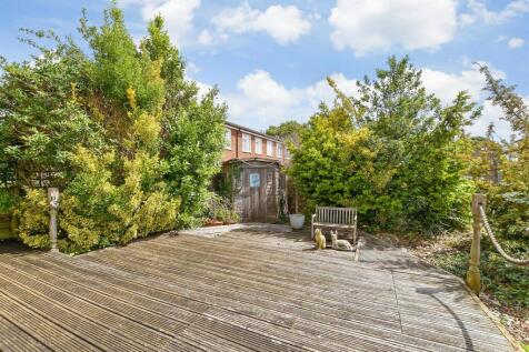 4 bedroom end of terrace house for sale