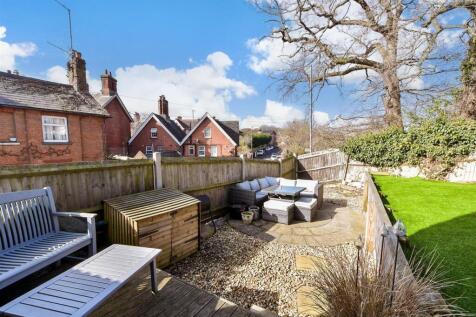 Framfield Road, Uckfield, East Sussex 1 bed ground floor maisonette for sale