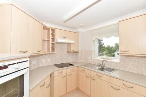 1 bedroom ground floor flat for sale