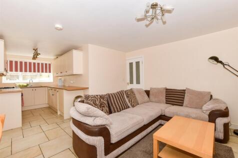 2 bedroom ground floor maisonette for sale