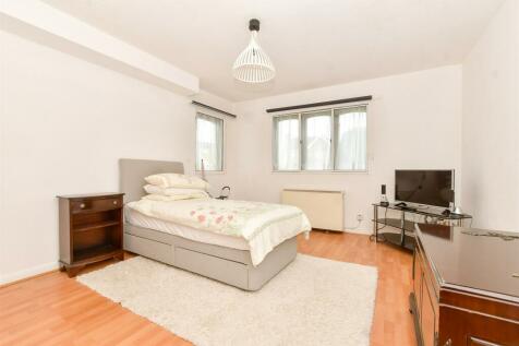 Studio flat for sale