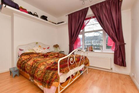 Bridges Lane, Croydon, Surrey 2 bed ground floor flat for sale