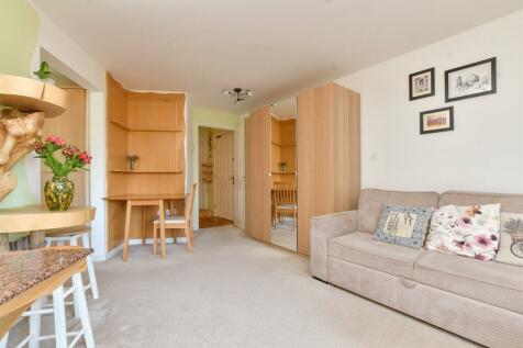 1 bedroom ground floor flat for sale