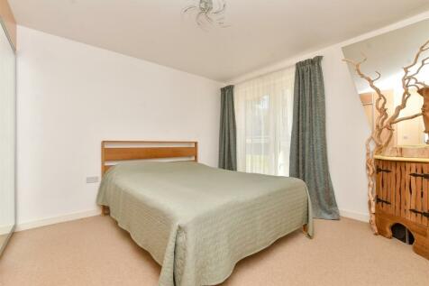 1 bedroom ground floor flat for sale