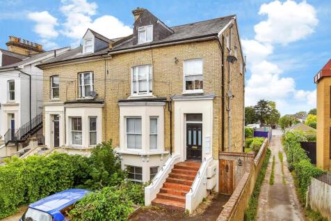 2 bedroom maisonette for sale
