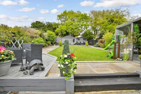 4 bedroom detached bungalow for sale
