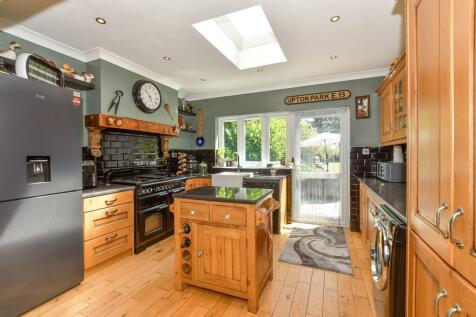 6 bedroom detached bungalow for sale