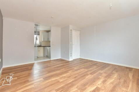 Westfield Gardens, Chadwell Heath, Essex 2 bed flat for sale