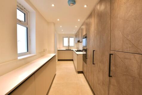 5 bedroom terraced house for sale