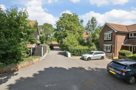1 bedroom ground floor flat for sale