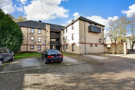 1 bedroom ground floor flat for sale