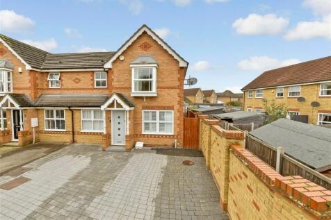 3 bedroom semi-detached house for sale