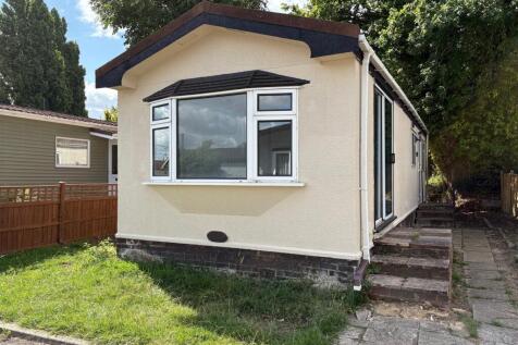 Cummings Hall Lane, Noak Hill... 1 bed park home for sale