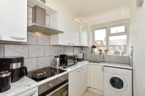 3 bedroom flat for sale