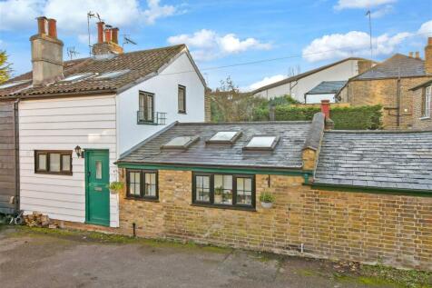 Buckhurst Hill, Buckhurst Hill, Essex 2 bed cottage for sale