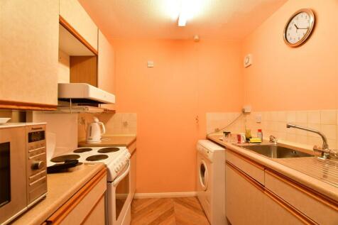 1 bedroom ground floor flat for sale