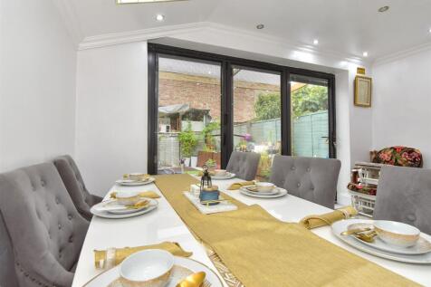 5 bedroom terraced house for sale