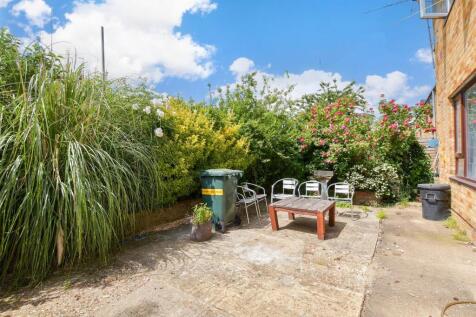 4 bedroom end of terrace house for sale
