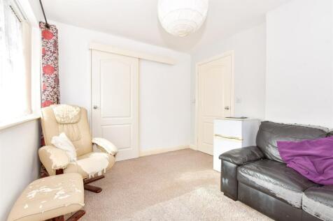 1 bedroom ground floor flat for sale