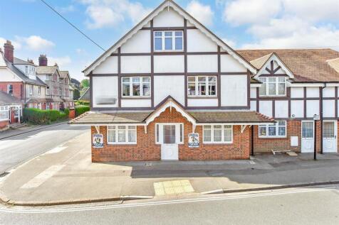 1 bedroom ground floor flat for sale