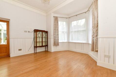 1 bedroom ground floor flat for sale