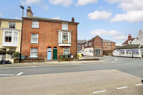 4 bedroom end of terrace house for sale
