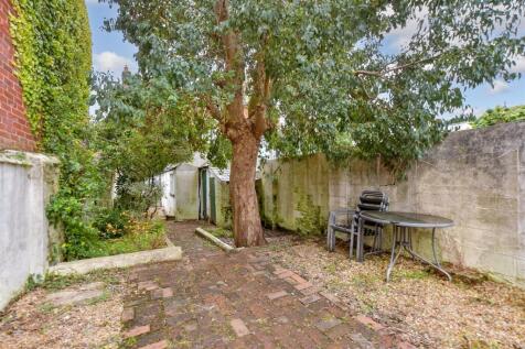 4 bedroom end of terrace house for sale