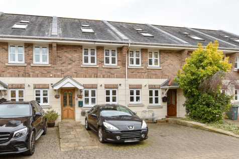 3 bedroom town house for sale