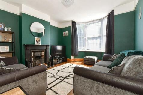5 bedroom end of terrace house for sale