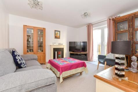 2 bedroom ground floor flat for sale