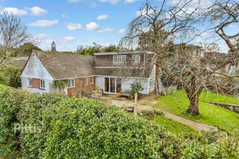 5 bedroom detached bungalow for sale