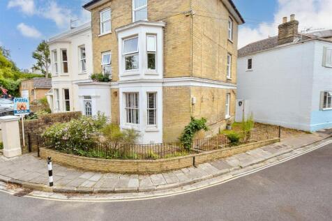 2 bedroom ground floor flat for sale