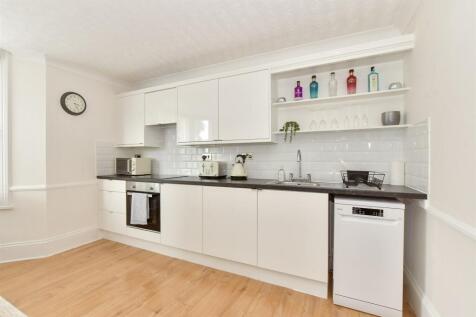 Buckingham Road, Ryde, Isle of Wight 2 bed ground floor flat for sale
