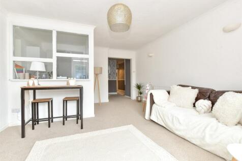 2 bedroom maisonette for sale