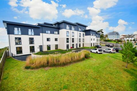 2 bedroom ground floor flat for sale