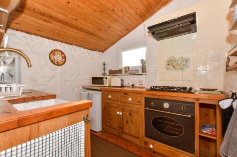 2 bedroom detached house for sale