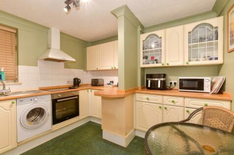 1 bedroom ground floor flat for sale