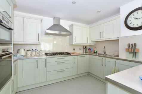 2 bedroom ground floor flat for sale