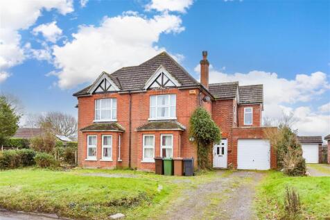 6 bedroom detached house for sale