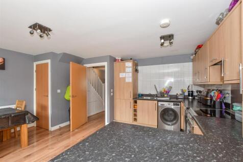 5 bedroom terraced house for sale