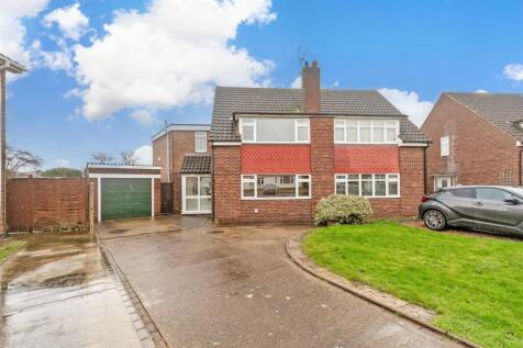4 bedroom semi-detached house for sale