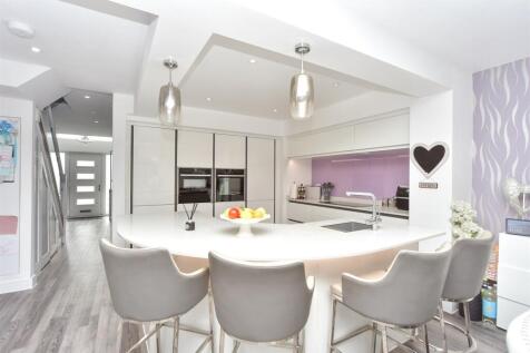 4 bedroom semi-detached house for sale